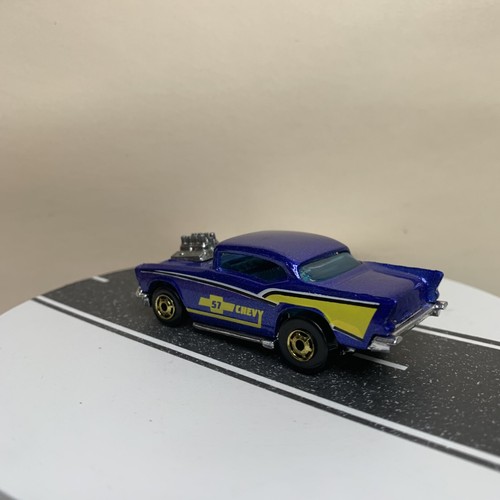 1984 Hot Wheels '57 Chevy Bel Air Blue Mtflk/Yellow w/Side Tampo, GHO Gold HO NM - Picture 10 of 16