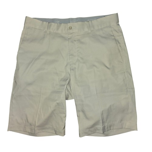 Nike Golfshorts vorne flach khaki Freizeit Alltag Größe 36