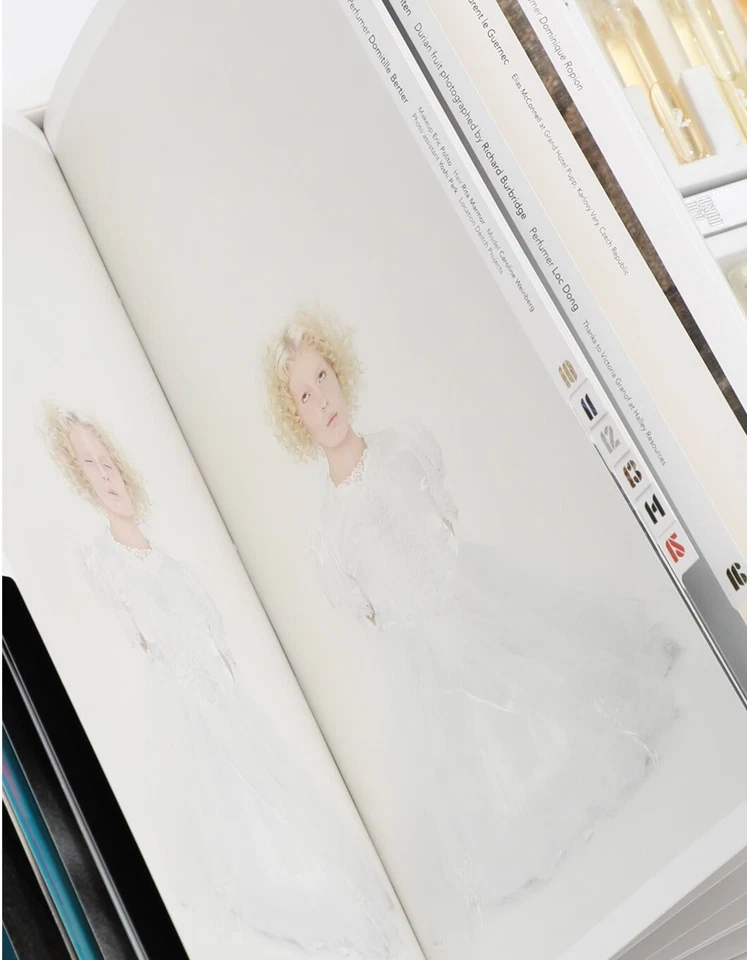 NUEVO Extremadamente RARO: Libro de fragancias Visionaire Edición Limitada #3081/4000 Foto 2 de 4