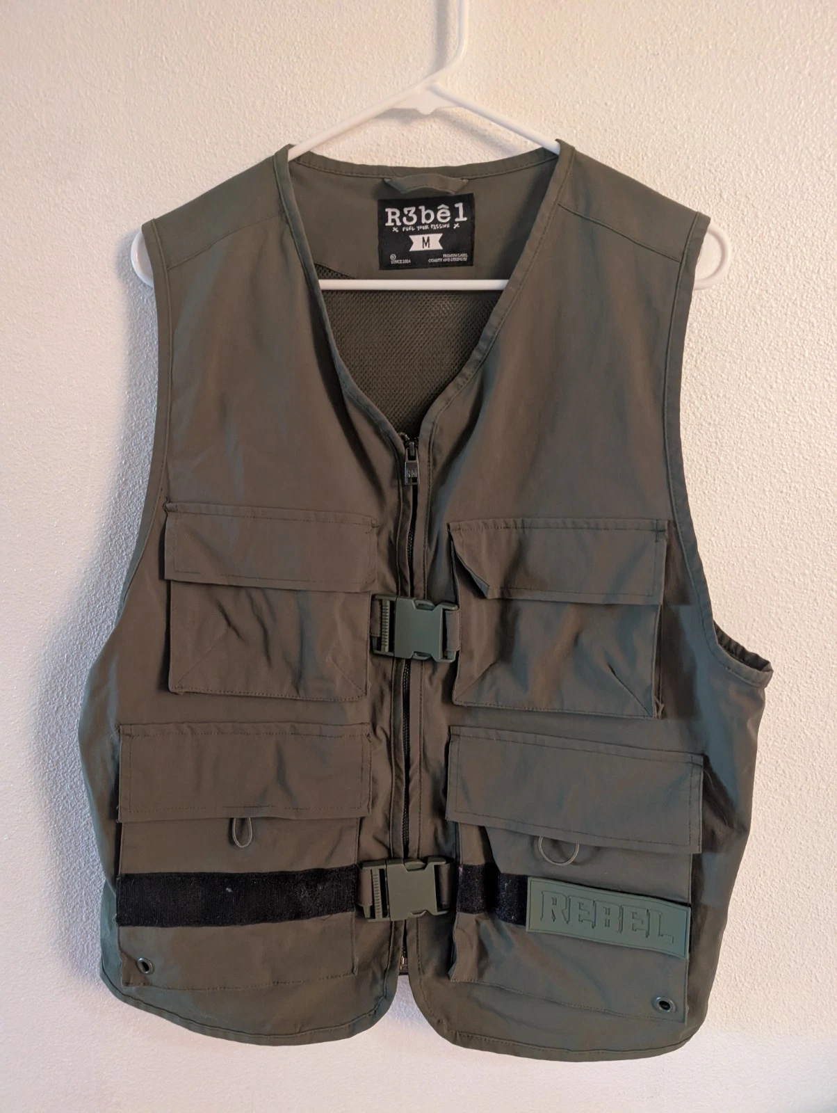 R3bel Fishing Vest Size Men Medium