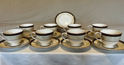 Wedgwood Cornucopia Teeservice für 8 - Tassen, Untertassen & Teeteller - Bone China