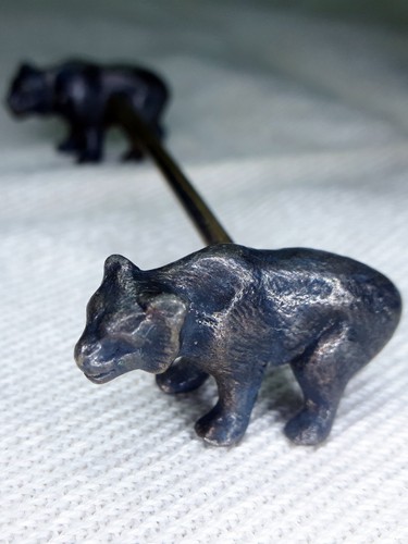 Cuchillo con motivo animal de oso de metal plateado resto Austria siglo XIX - Imagen 1 de 9