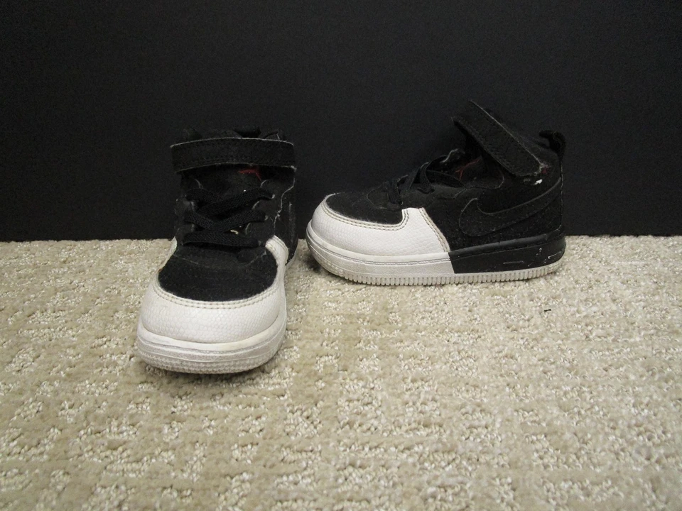 Jordan 317745-061 Zapatos Juveniles Talla 6C Negro Blanco Zapatillas Altas Retro Niños Foto 2 de 4