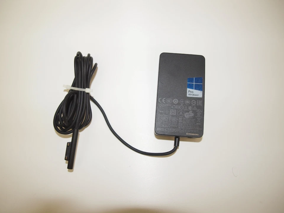 Original Microsoft Netzteil für Surface, Modell 1625, 12V, 2,58 A,