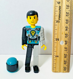 LEGO Technic Black/Light Gray Legs Minifigure tech001a 8269 WRONG HELMET