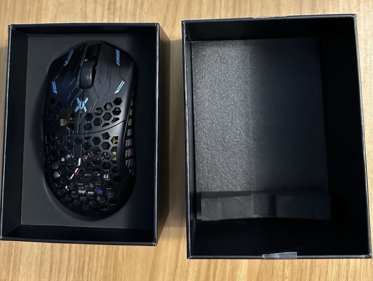 Finalmouse Ultralight X Phantom Lion M Medium Gaming Mouse