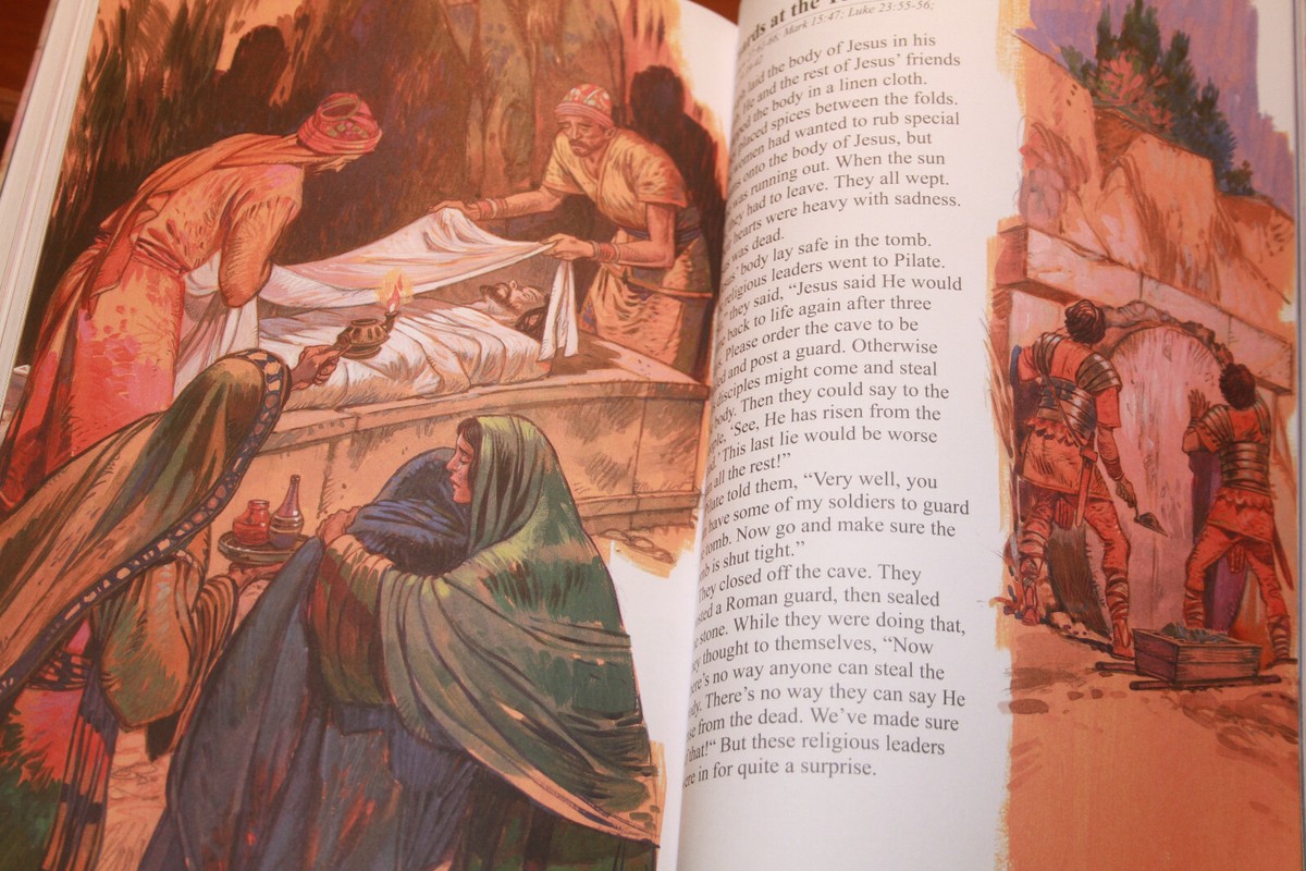 アンティーク!THE CHILDREN'S BIBLE The Children's Bible by Anne De Graaf and Jose Perez Montero