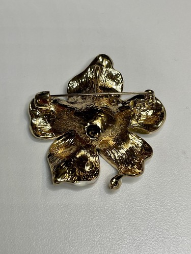 White & Black Flower Brooch - Enamel on Gold Tone - Rhinestones - 5x5cm - Picture 3 of 3