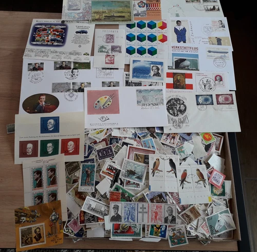 Stamps Paperless Inventory Box World - Approx 4- 5000 Stamps & Blocks, Letters