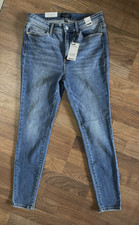 Judy Blue Mid Rise Skinny Fit Jeans Medium Wash Denim Size 11/30 NWT
