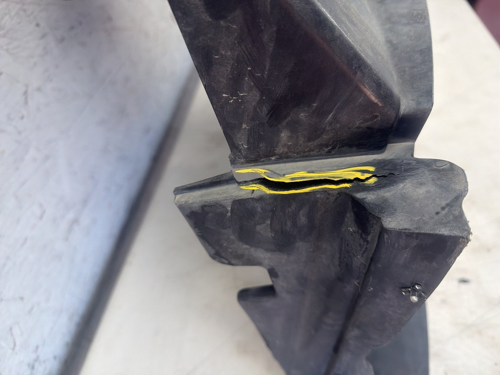 Maserati Quattroporte 2014-2021 Front Air conveyor P/N 670001328