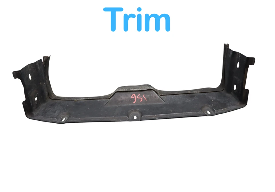 Оригинальная отделка верхнего конвейера переднего бампера 05–08 Maserati Quattroporte M139 67069600 - Изображение 3 из 4