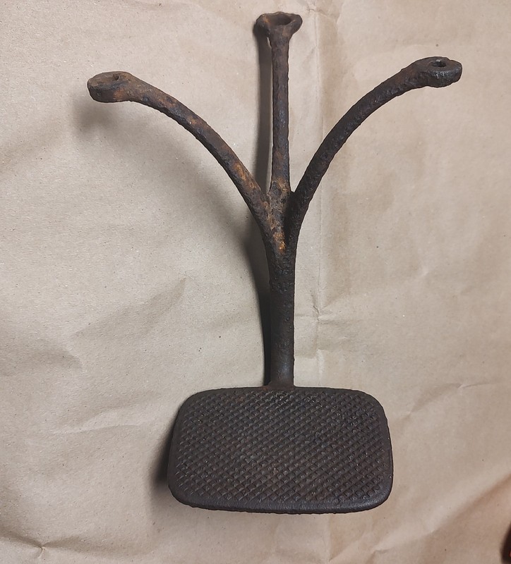 ANTIQUE BUGGY STEP