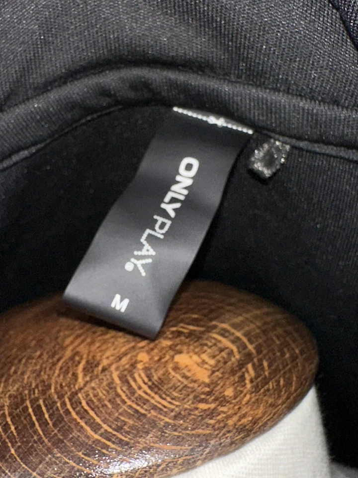 Only Play Women’s Black Cropped Hoodie Size M - Image 4 of 4