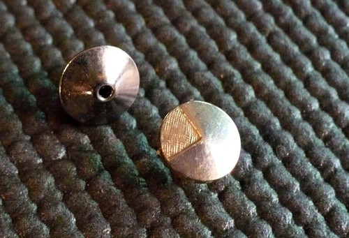 Vintage bronze-tone tie tack, pre-owned, missing chain - Picture 3 of 3