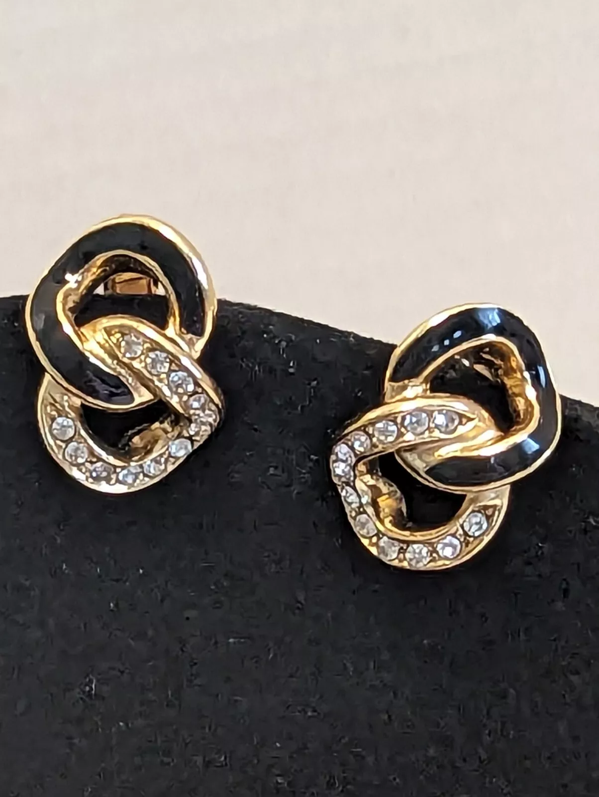 vintage Boucles d'oreilles à clipser en or maillon chaîne noir émail et strass Christian Dior