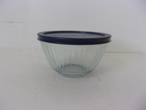 Pyrex  #7401-S  3 cup Ribbed Clear Glass Bowl w/ Blue Lid-#7401-PC