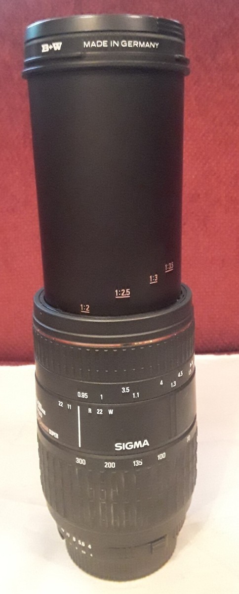 SIGMA 70-300mm f/4-5.6 APO Macro Super AF Zoom Lens For Nikon AFD