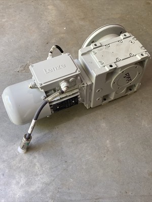 LENZE - GKS05-3MVAK-071C42 - Helical-Bevel Precise Positioning Gearbox! EN60034