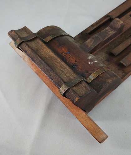 GRANNY'S TOOTH ROUTER PLANE AND TEN BLADES - MOUNTED AS MUSEUM DISPLAY ITEM - Picture 6 of 18