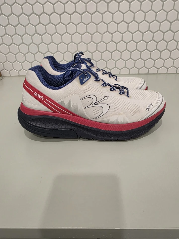 GDEFY Gravity Hombres 9 Cómodos Zapatos para Caminar Blanco/Azul/Rojo $140 Foto 4 de 4