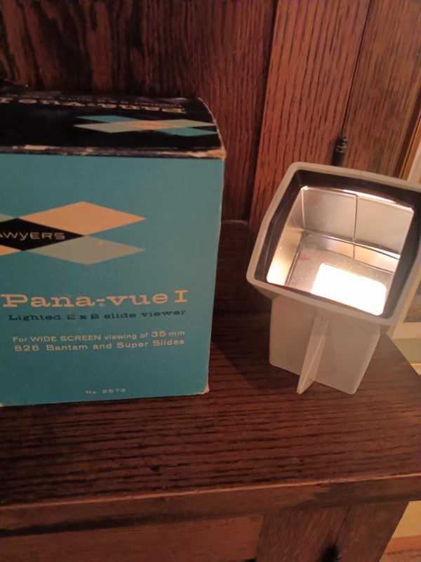 Pana-vue I No.2573 For 2 X 2 Slides Operates Batteries Or Transforner Cool!!!!