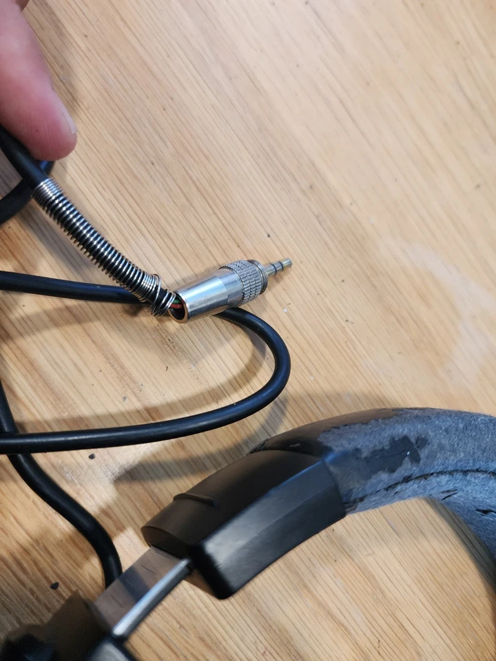 Audio-Technica ATH-M50 Professional Studio Monitor Headphones Black  - Image 4 of 4