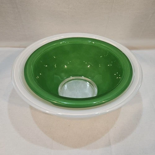 Vtg Set of 2 Pyrex Green & White Nesting Mixing Bowls Clear Bottom #322 #323