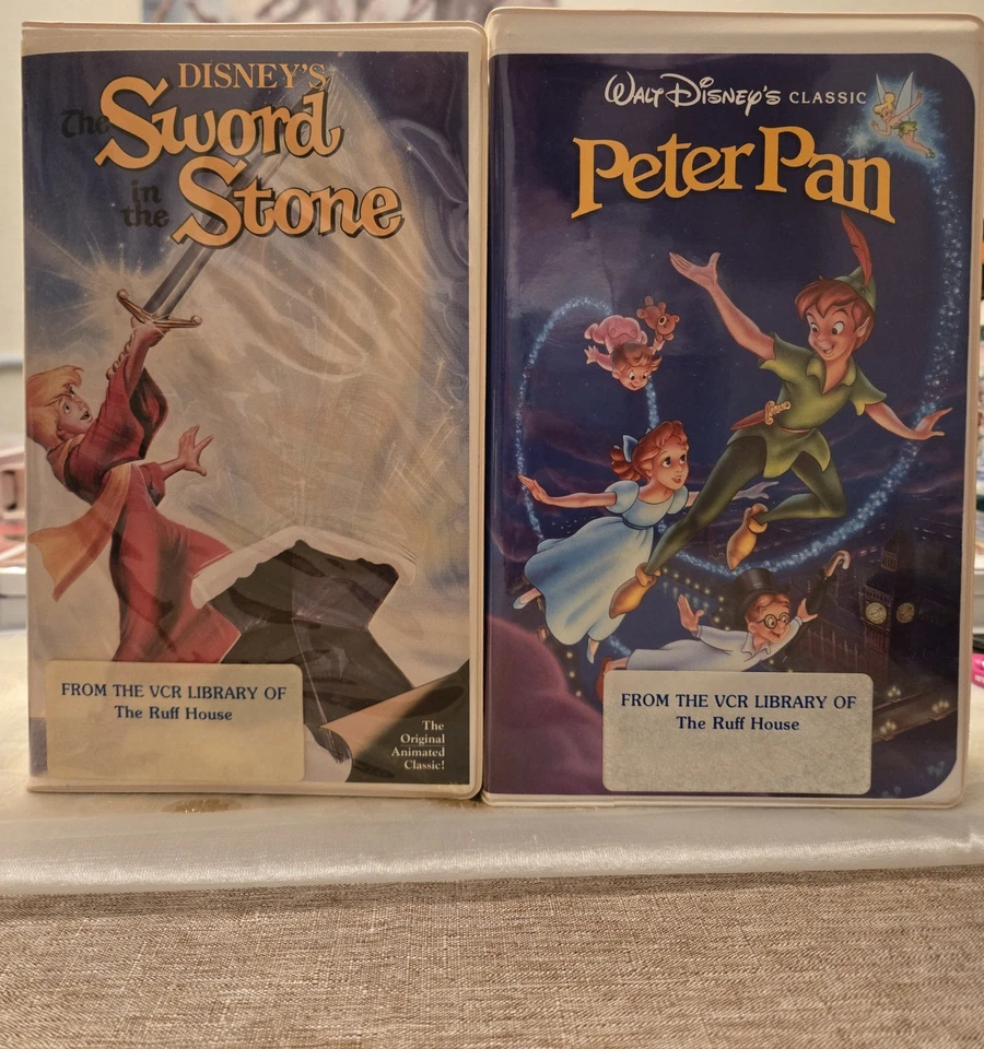 LOT OF 4 DISNEY CLASSIC VHS TAPES Peter Pan Lion King Homeward Bound Sword Stone Foto 2 de 4