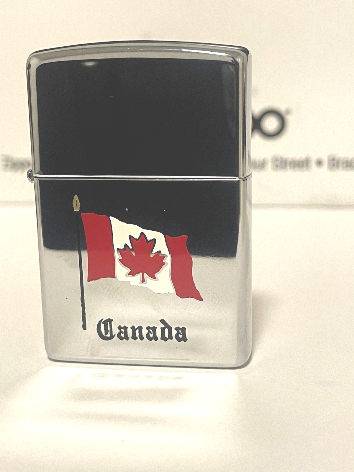 Zippo Vintage 1995. Flag of Canada. Niagara Falls. New/Unfired.