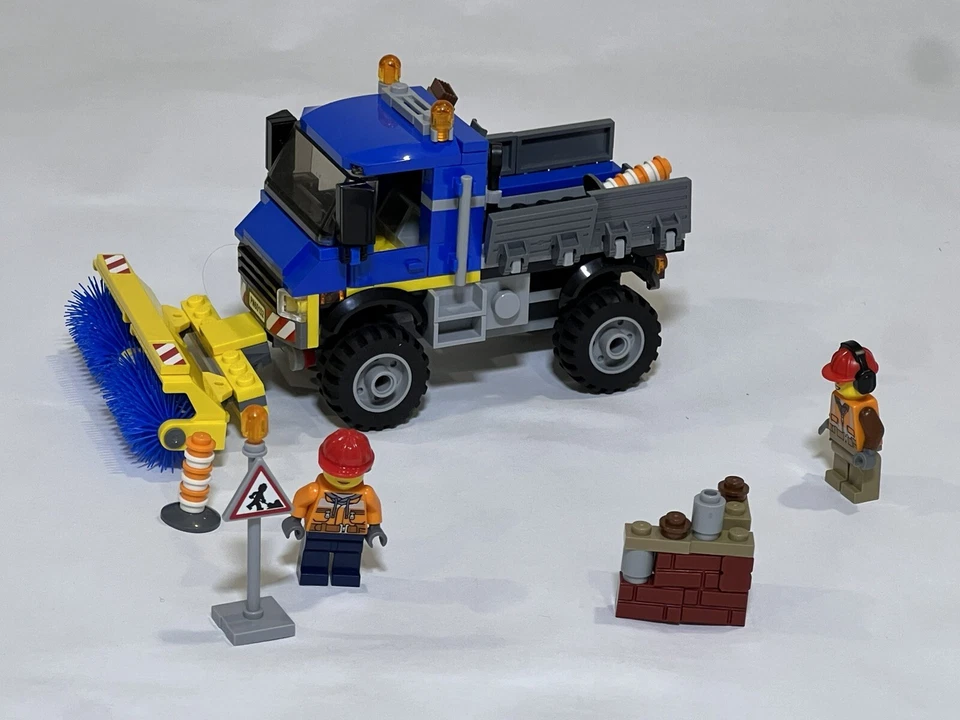 LEGO CITY: Sweeper & Excavator (60152) - Image 3 of 4