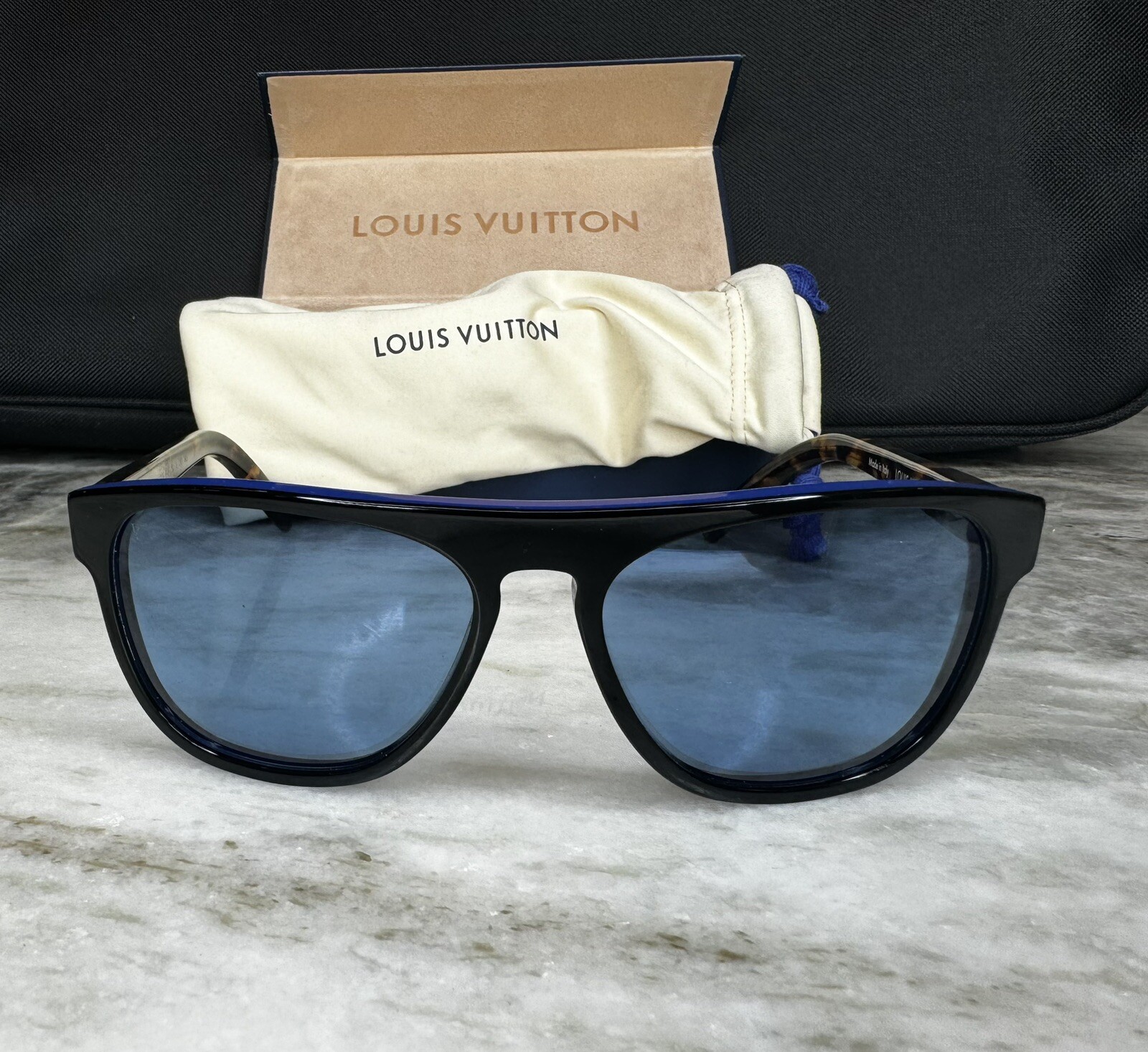 Louis Vuitton Oliver Sunglasses Black Frame Blue Lenses Z0792W 9JN
