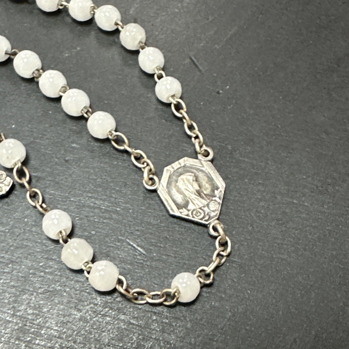 Collier art deco au style ancien en argent, lapis lazuli, opale I Bijoux Cocktails Paris 6ème