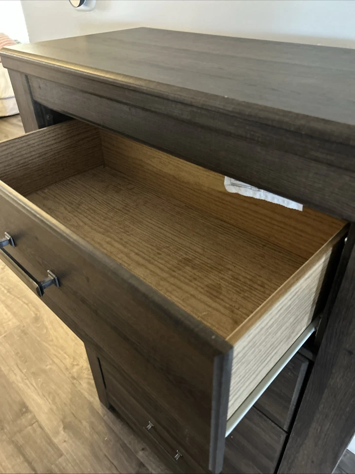 Сундук для спальни в деревенском стиле из 5 ящиков серый деревянный - Изображение 4 из 4