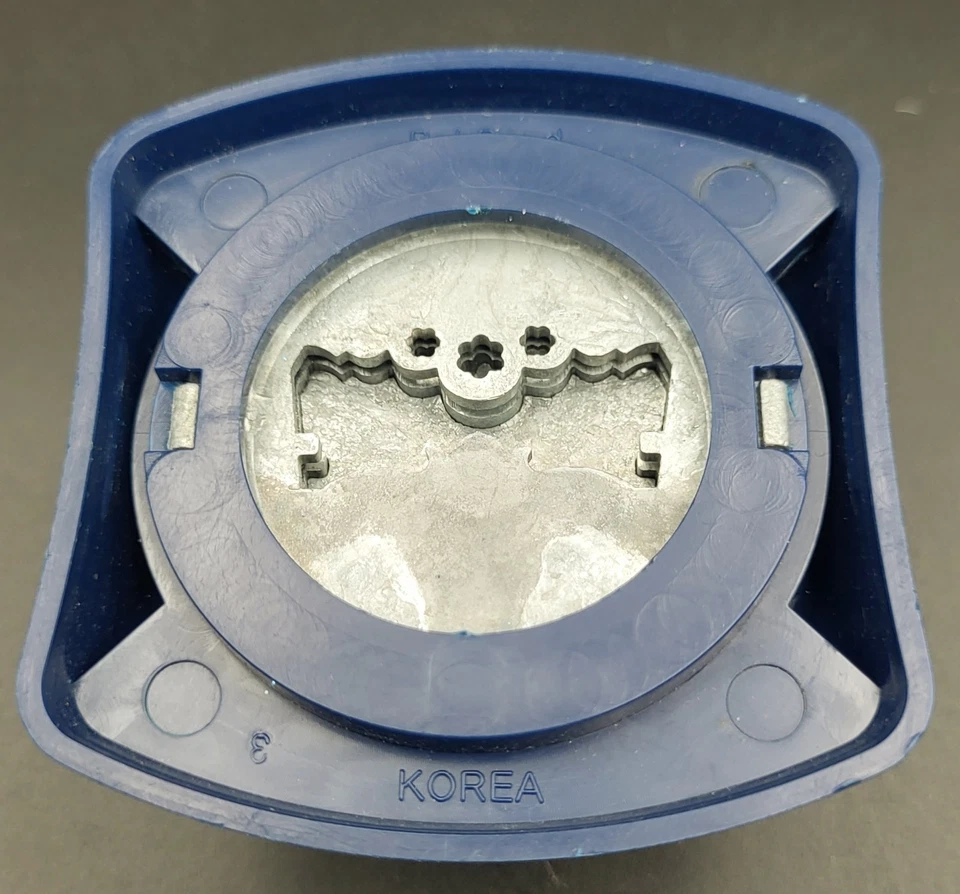 Punzón de papel Fiskars Emboss Plus Punch Corner Craft Press Foto 3 de 4