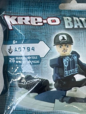 Kre-O Battleship Battle Boat + Driver Mini Figure 2012 Hasbro Lego Building