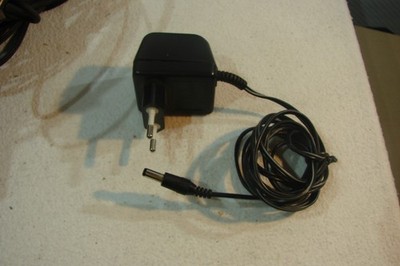 9V 250 mA AC Adapter Transformator Trafo Hohlstecker Wechselspannung
