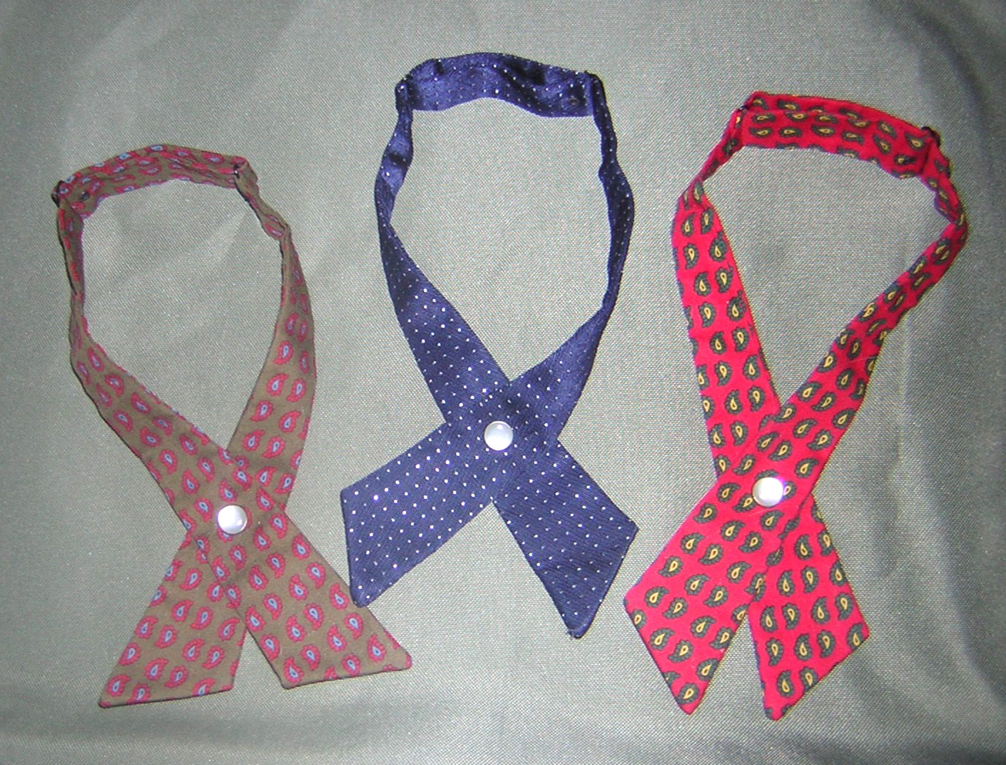 VTG BUTTON DOWN TIE ACCESORY, ADJUSTABLE, GROUP O… - image 1
