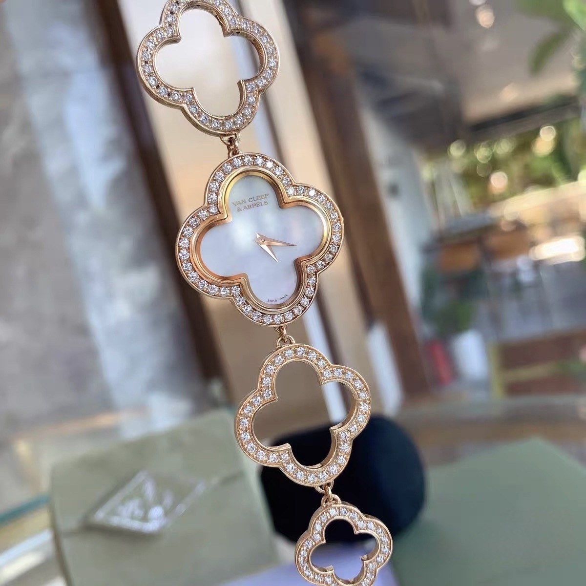 Vancleef&Arples Vintage watch クォーツ Van Cleef & Arpels Alhambra Watch 18k Rose Gold,Diamonds, Mother