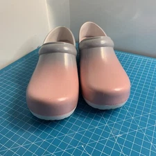 Any wear Clogs Women’s Sz 10 Pink Grey