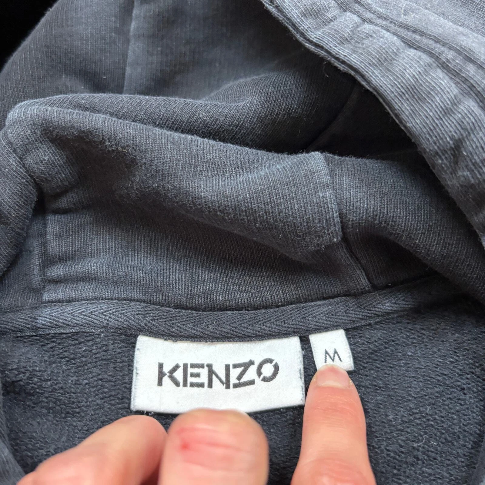 Felpa con cappuccio oversize Kenzo ricamata Spellout logo arcobaleno uomo media