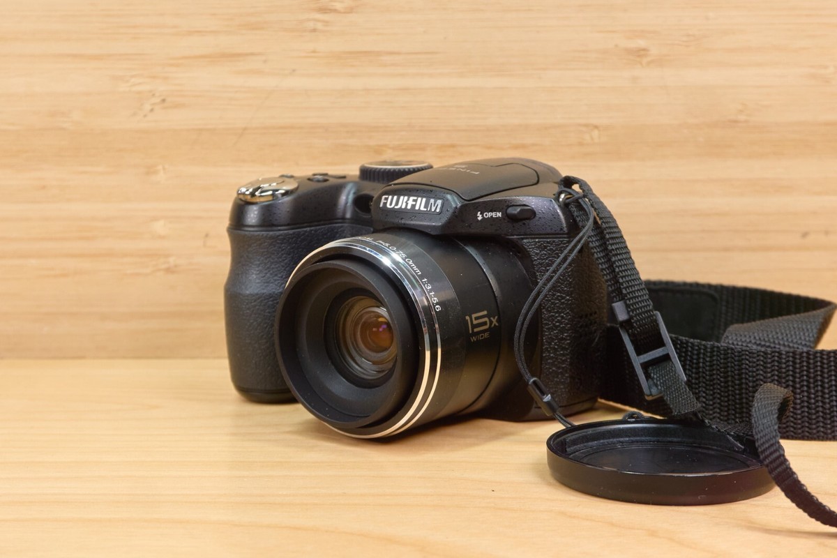 Fujifilm FinePix S1600 12 MP Digital Camera, 15x Optical Zoom 