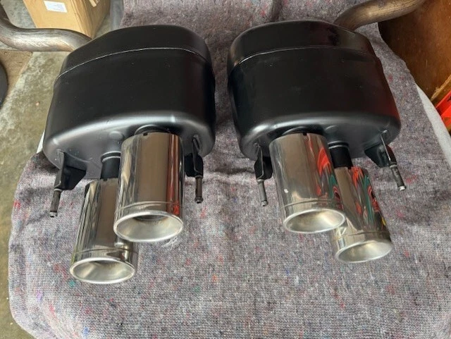 Caixa traseira e pontas de escape duplo Lexus RC F RCF 5.0 v8 - Imagem 3 de 4