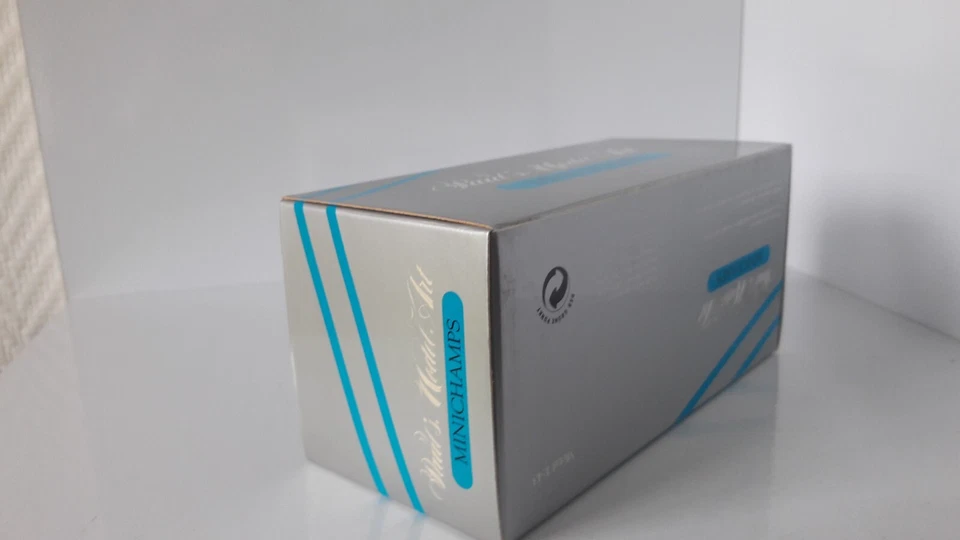 VW COCCINELLE BEELTE SPLIT WINDOW MINICHAMPS 430052001 N/BOITE 1/43 - Photo 4/4