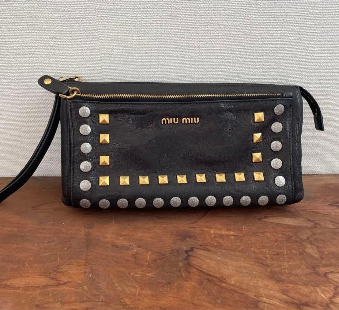 Pochette MIU MIU borchiata pelle nera misura 23x13x4 cm rara autentica