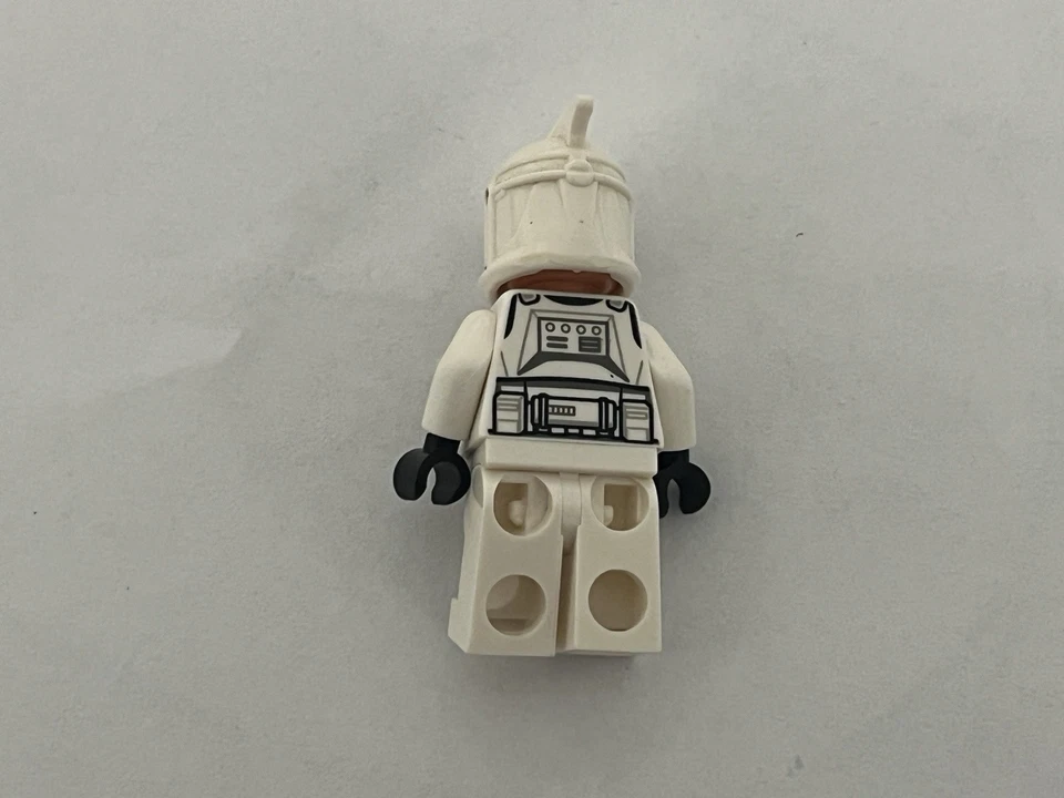 LEGO Star Wars Minifigura Soldado Clon Marca Azul Armadura Blanca Marcas Azules Sueltas Foto 2 de 3