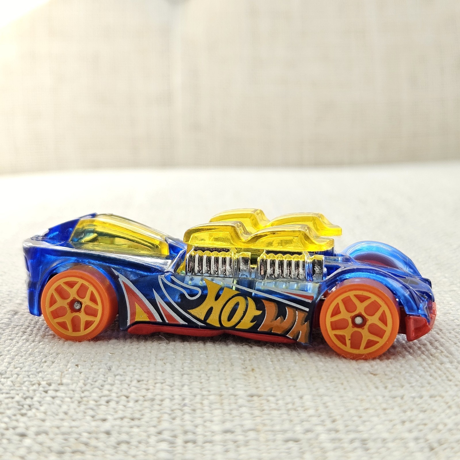 2019 HOT WHEELS WHAT-4-2 BLUE 1:64 DIECAST CAR WITH YELLOW ORANGE RED