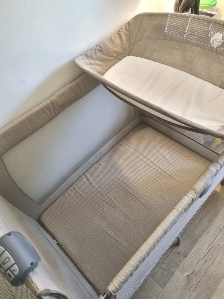 Foldable Baby Cot And Playard - Image 3 of 4