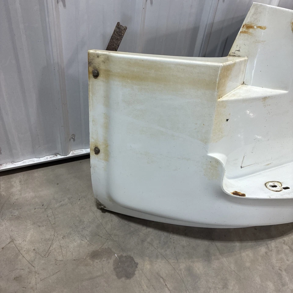 1998 INTERNATIONAL 4700 FENDER 1657748c3 Right Side - Image 2 of 4