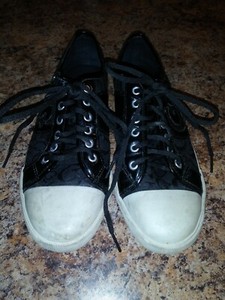 guess tennis shoes black